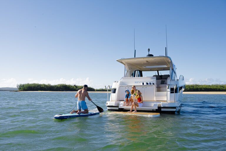 Riviera 4300 Sports Express Sea Deck 05