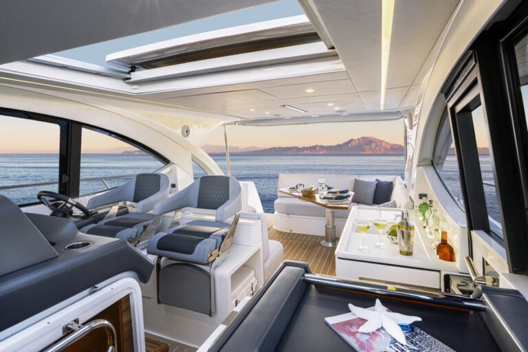 Riviera 4300 Sports Express Sports Deck 02